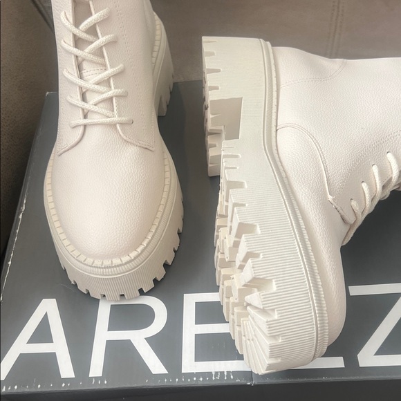 Arezzo  Maya Lace-Up Lug Boots 
Size 9.5 NEW! - Picture 4 of 17